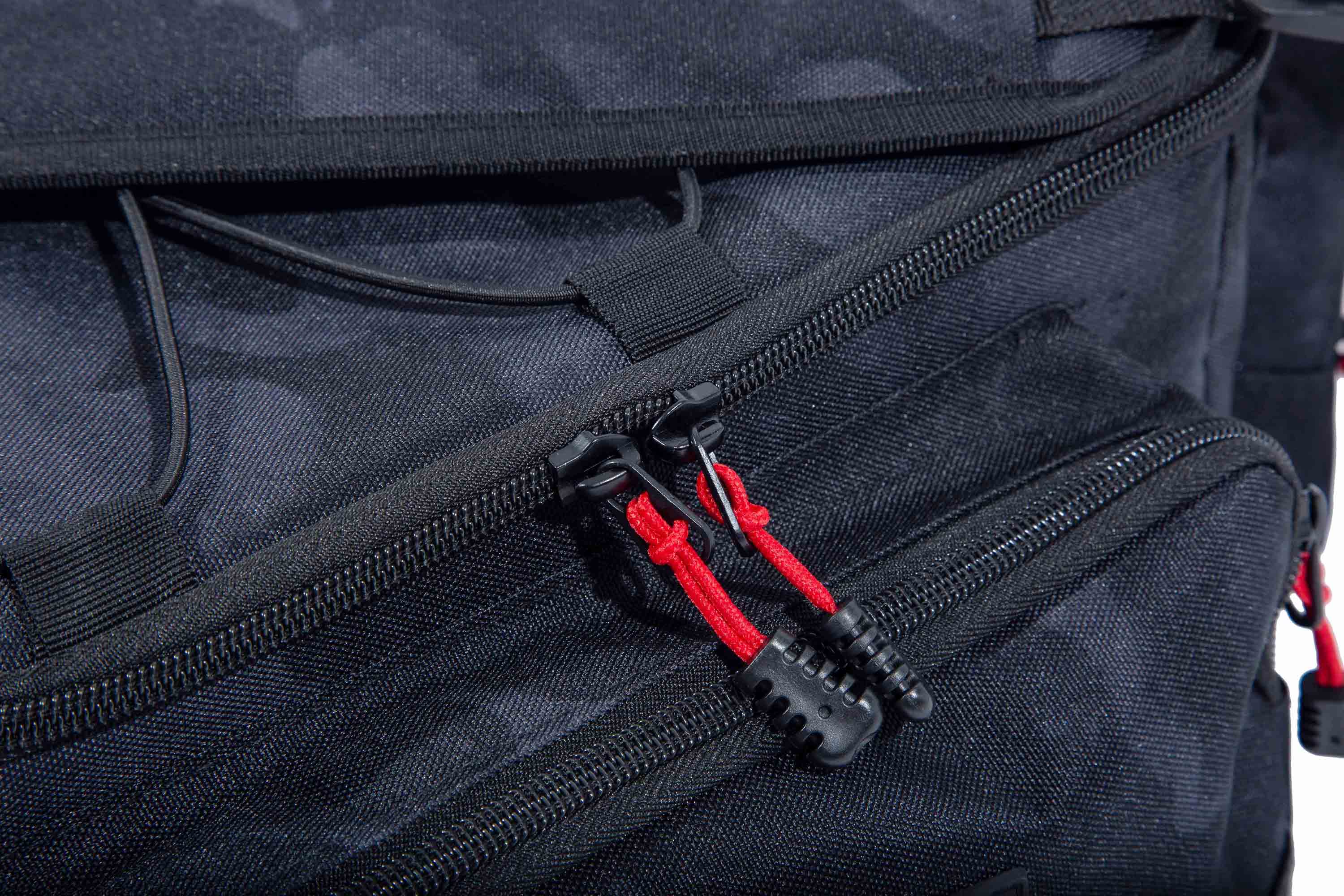 Ultimate Dark Camo Shoulderbag (Incl. 4 Tackleboxes)