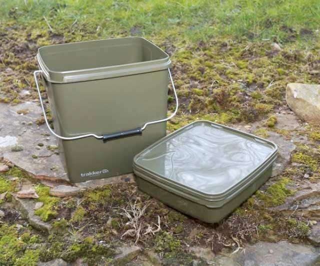 Trakker Olive Square Container 13L with Tray