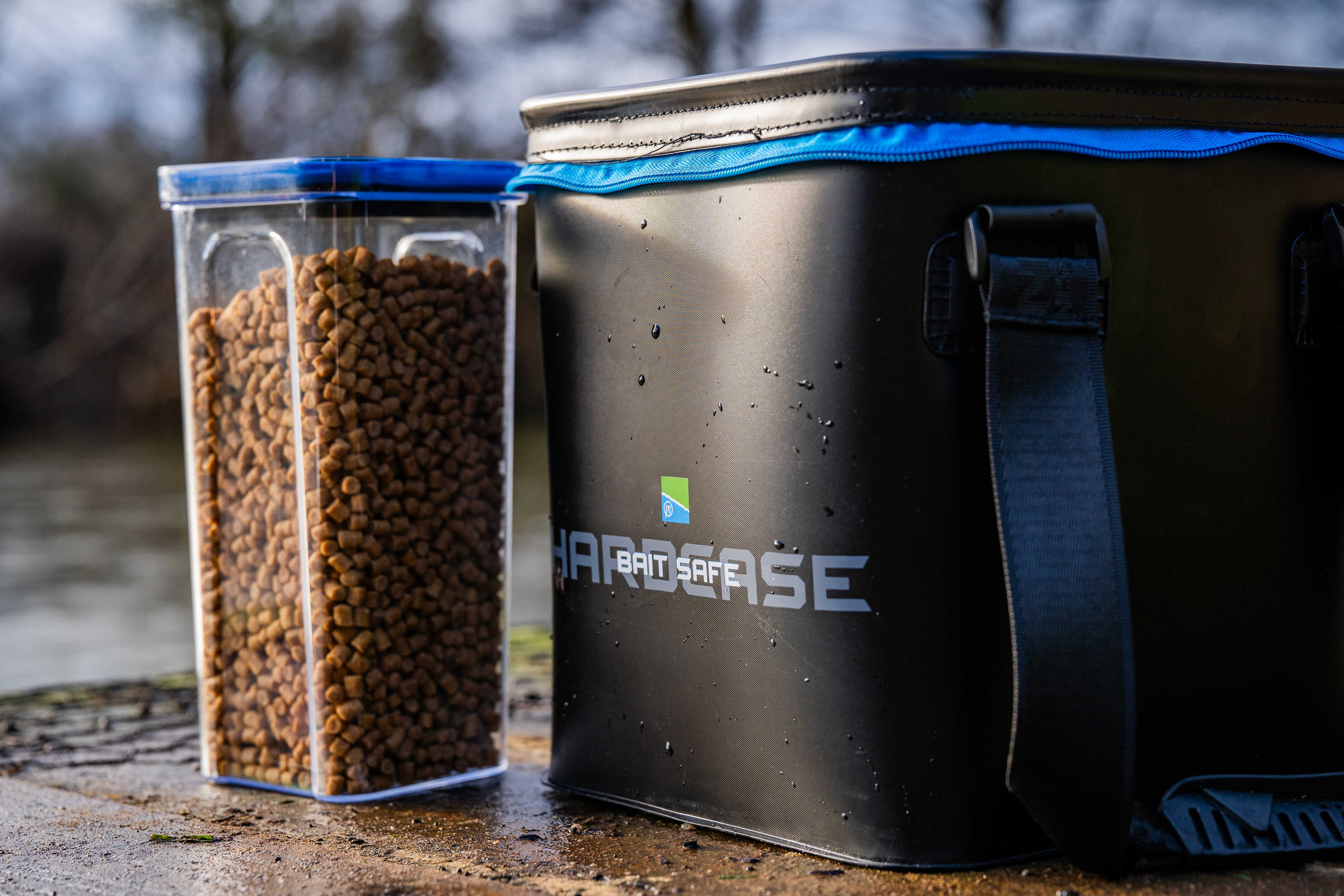 Preston Hardcase Bait Safe (Incl. 4 Bait Containers)